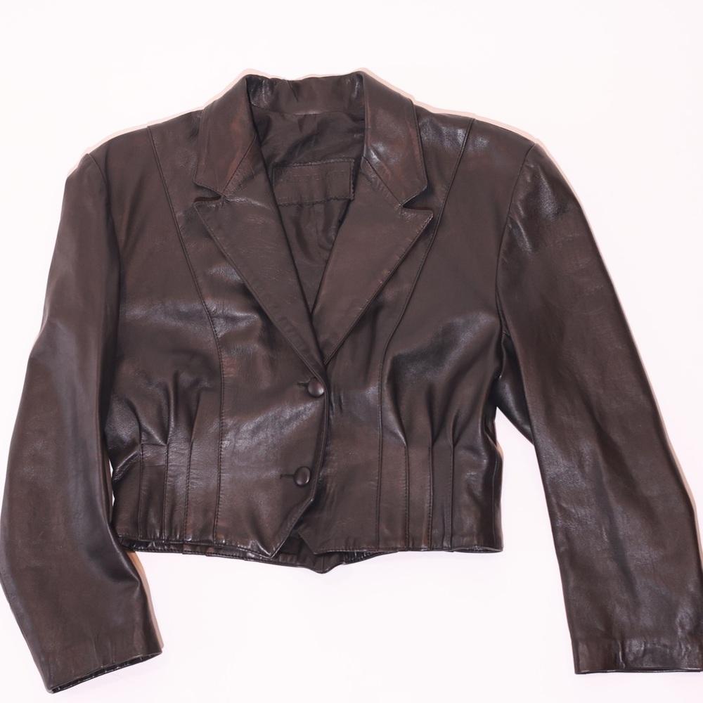 Beautiful vintage cropped leather jacket 🥖🇫🇷